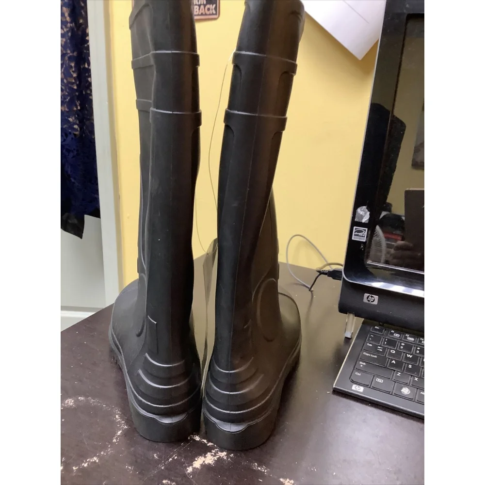 BOOTS, RUBBER, KNEE, STEEL TOE, PVC, BLACK, CLEATED, TINGLEY Size 8